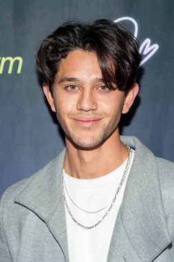 Nathan Mai, Prymrr 'ın 17. Doğum günü partisine 12 Kasım 2022' de Sherman Oaks, CA 'da katılıyor.