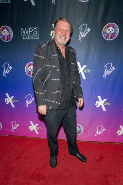 Beau Szumilas, Prymrr 'ın 17. Doğum günü partisine 12 Kasım 2022' de özel konutu Sherman Oaks 'ta katılıyor.