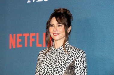 Linda Cardellini Netflix 'in Los Angeles Premiere of Dead TO ME Sezon 3, Bölüm 15, 2022