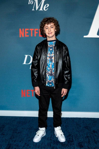 罗斯勒 Luke Roessler 出席了Netflix于2022年11月15日在洛杉矶Tudum放映厅 Tudum Screening Room 举行的 Dead 第三季的洛杉矶首映式 — 图库照片
