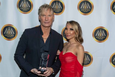 Brian Tyler ve eşi Sofie 2022 HMMA 'ya katıldı - Müzik Avalon Hollywood, Los Angeles' ta Medya Ödüllerinde, 16 Kasım 2022 
