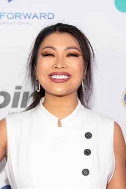 Jiaoying Summers, 28 Kasım 2022 'de Laugh Factory, Los Angeles, CA' da 
