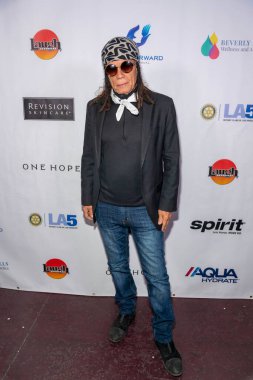 Yerli Wayne Jobson, 28 Kasım 2022 'de Laugh Factory, Los Angeles, CA' da gerçekleştirilen 