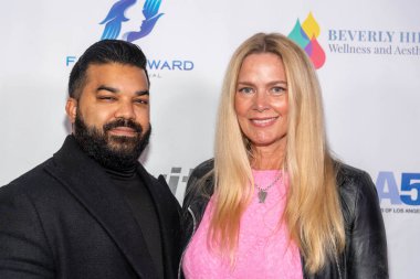 Adrian Dev, Anna Colona 28 Kasım 2022 'de Laugh Factory, Los Angeles, CA' da 