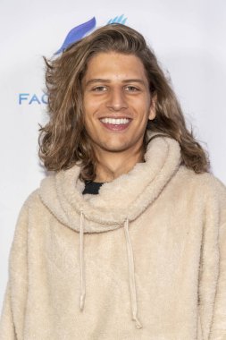 Hari Tahov, 28 Kasım 2022 'de Laugh Factory, Los Angeles, CA' da 