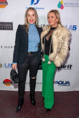 Rachel Lazenby, Kendra Bollenbach, 28 Kasım 2022 'de Laugh Factory, Los Angeles, CA' da 