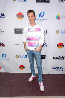 Max Amini, 28 Kasım 2022 'de Laugh Factory, Los Angeles, CA' da 