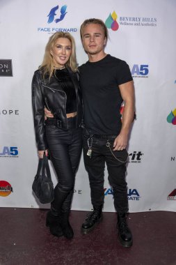 Erin Gavin ve arkadaşı, 28 Kasım 2022 'de Laugh Factory, Los Angeles, CA' da gerçekleştirilen 