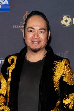 Alan Ford SAM Vakfı 'nın 15. yıl dönümü yardım galasına katılıyor QD Meydanı, Westminster, CA 1 Aralık 2022 