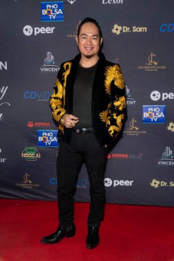 Alan Ford SAM Vakfı 'nın 15. yıl dönümü yardım galasına katılıyor QD Meydanı, Westminster, CA 1 Aralık 2022 