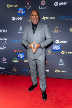 Tyrone Jackson, 1 Aralık 2022 'de QD Meydanı, Westminster' da SAM Vakfı 'nın 15. yıl dönümü yardım galasına katıldı. 