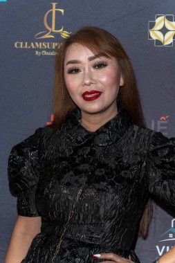 Dr. Sam Nguyen, 1 Aralık 2022 'de QD Meydanı, Westminster' daki SAM Vakfı 15. yıl dönümü yardım galasına katılıyor. 