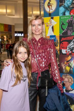 Kenan Thompson ve Shanice Wilson Christys Vakfı, Topanga AVM, Los Angeles, CA 5 Aralık 2022 'de Footbuddyler sponsorluğunda 