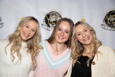 Kanepe Kardeşleri Universal Sheraton, Universal City, CA 11 Aralık 2022 'de 7. 