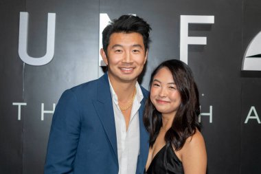 Simu Liu ve Allison Hsu, Lexus 'un Beverly Hilton, Beverly Hills, CA 17 Aralık 2022' de sunduğu 20. Unutulmaz Gala 'ya katıldı. 