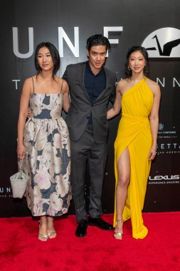 Olivia Liang, Ben Levin, Shannon Dang Lexus tarafından The Beverly Hilton, Beverly Hills, CA 17 Aralık 2022 'de sunulan 20. 