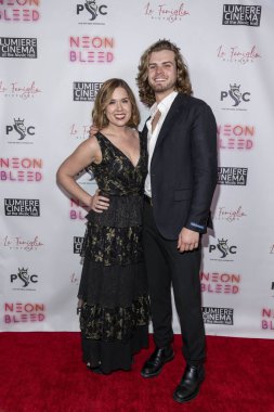 Yardımcı Yapımcı Jennifer Sherer, Aktör John Paul Kakos 