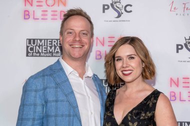 Yardımcı Yapımcılar Dana Gaubatz ve Jennifer Sherer, 9 Mart 2023 'te Los Angeles Lumiere Music Hall, Los Angeles' ta 