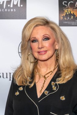 Aktris Morgan Fairchild, Luxe Hotel, Los Angeles 'taki gazilerimizi onurlandırmak için 15. Oscar öncesi galaya ve hediye süitine katılıyor.