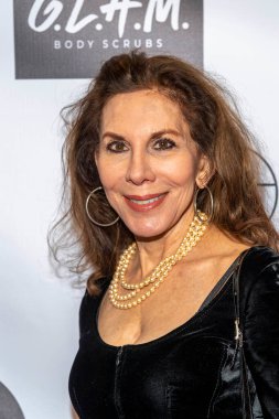 Aktris Anne Desalvo, Luxe Hotel, Los Angeles 'taki gazilerimizi onurlandırmak için düzenlenen 15. Oscar öncesi galaya ve hediye süitine katılıyor.