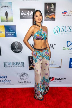 Model Alyssa Redondo, Luxe Hotel, Los Angeles 'taki gazilerimizi onurlandırmak için Suzanne DeLaurentiis' in 15. Yıllık Oscar öncesi galasına ve hediye süitine katılıyor.