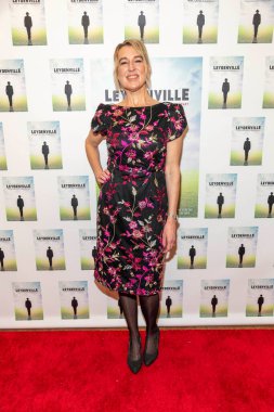 Yardımcı yapımcı Alison Perry, Los Angeles 'ta Wilshire Film Salonu' nda 