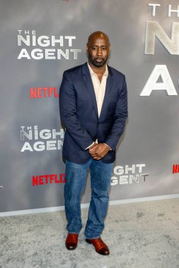 Aktör DB Woodside Netflix 