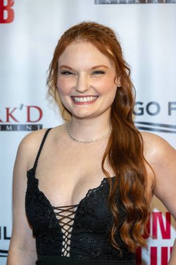 Aktris Isabella Blake-Thomas, yönetmen Elizabeth Blake-Thomas, 28 Mart 2023 tarihinde TCL Çin Tiyatrosu 'nda Latigo Film Av Kulübü' nün dünya prömiyerine katıldı.