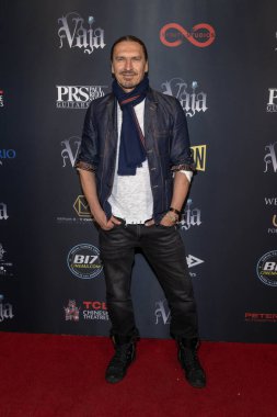 Yapımcı Isa Jonay, 4 Nisan 2023 'te TCL Çin Tiyatrosu' nda Vaja World Premiere Video klibine katıldı.