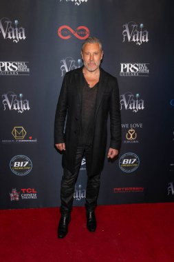 Aktör Max Ryan, 4 Nisan 2023 'te TCL Çin Tiyatrosu' nda Vaja World Premiere Müzik Videosu 'na katılır.