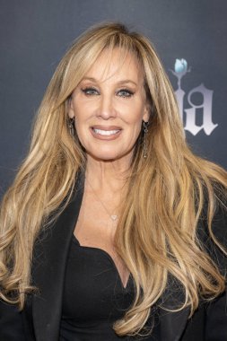 Yapımcı Cindy Cowan, 4 Nisan 2023 tarihinde TCL Çin Tiyatrosu 'nda Vaja World Premiere Video klibine katılır.