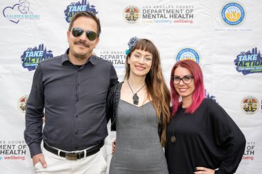 Tasarımcı Zeijko Krizek, Aktris Nea Dune, Makyöz Romy Krizek, 10 Haziran 2023 'te Magic Johnson Park, Los Angeles' ta düzenlenen Kalaya 'nın 