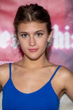 Tik Tok yıldızı Jenny Popach, Kendall Rae Ricci 'nin 