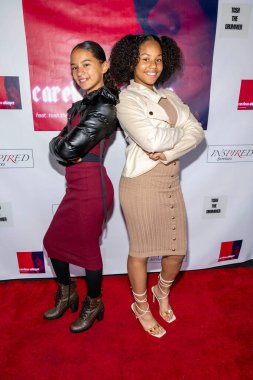 Şarkıcı / DJ Ariella Byrd ve Aviana Byrd, Kendall Rae Ricci 'nin 