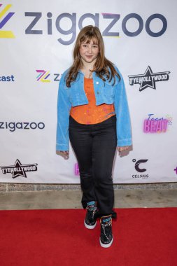 Aktris Taylor Fangmann, Zigazoo ve Teen Beat Media 'nın sunduğu 