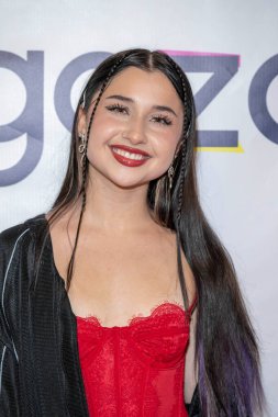 Şarkıcı Sienna Melgoza, Zigazoo ve Teen Beat Media 'nın sunduğu 