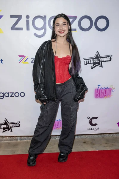 歌手西耶娜 梅尔戈萨出席了由Zigazoo和Teen Beat Media于2023年6月15日在堪萨斯州圣莫尼卡市Famecast工作室举办的 踢向夏日 — 图库照片