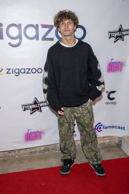 Nüfuzlu Reif Harrison, Zigazoo ve Teen Beat Media 'nın sunduğu 