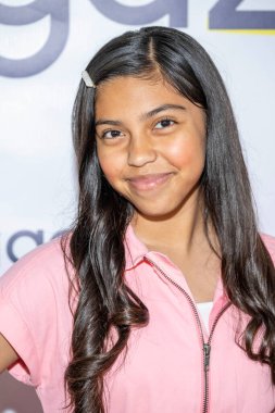 Etkilenen Khloe LaFosse, Zigazoo ve Teen Beat Media 'nın sunduğu 