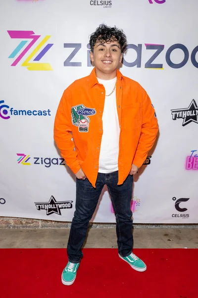Skådespelare Oscar Castan Kick Summer Fest Presenterad Zigazoo Och Teen — Stockfoto