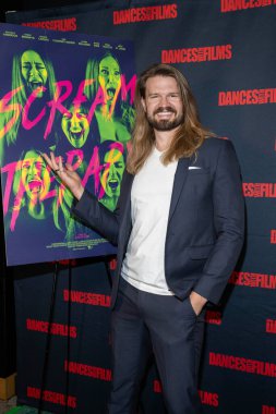 Yapımcı / Aktör Brian Flaccus, Filmlerle Dans Eden Feminist Feminist Korku Komedisi 'nin TCL Çin Tiyatrosu' ndaki prömiyerine katıldı.