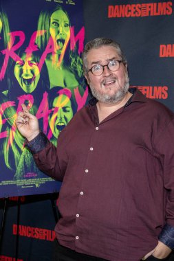 Yapımcı Benjamin Dunn, Filmlerle Dans Eden Feminist Korku Komedisi Çığlık ThERAPY prömiyerine TCL Çin Tiyatrosu 'nda katıldı.