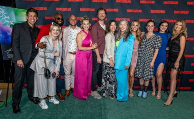 Oyuncular ve ekip TCL Çin Tiyatrosu, Los Angeles, CA 24 Haziran 2023 'te Filmlerle Dans-FAREWELLING-Psikolojik Gerilim Dünya Premiere Hikayesi' ne katılıyor.