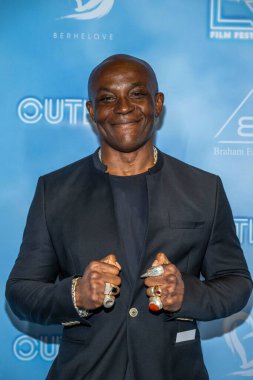 Aktör Kofi Boakye, Los Angeles Culver Tiyatrosu 'nda 2023 Micheaux Film Festivali açılış gecesine katıldı.