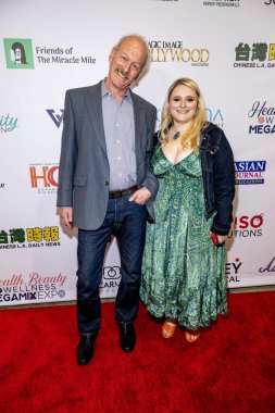 Yazar Eric Jay Sonnenschein, film yapımcısı Amanda Sonnenschein Hilton Los Angeles San Gabriel, Los Angeles 'ta Mega Mix Sağlık ve Güzellik Sergisi' ne katıldı.