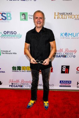 Aktör Frank Stallone, Hilton Los Angeles San Gabriel, Los Angeles 'ta Mega Mix Sağlık ve Güzellik Fuarı' na katıldı.