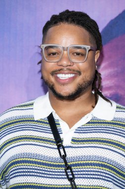 Aktör Brentley Willis LA Prömiyer Yönetmeni Anthony Bawn TV Serisi ThIRTY Cinemark Baldwin Hills, Los Angeles, CA 26 Temmuz 2023