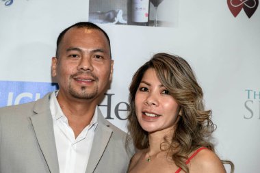 Clara ile birlikte Çifte Kalp Nakli Alıcısı JR Ragunton, Taglyan Kompleksi 'nde düzenlenen Bir Miras Ava' nın Kalp Ödülü Galasına katılıyor.