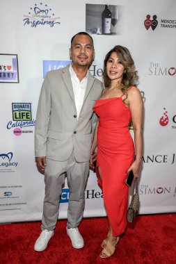 Clara ile birlikte Çifte Kalp Nakli Alıcısı JR Ragunton, Taglyan Kompleksi 'nde düzenlenen Bir Miras Ava' nın Kalp Ödülü Galasına katılıyor.