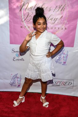 Aktris Ayla Rae Neal, Natalie Kopyan 'ın 13' üncü doğum gününe Los Angeles 'taki The Famous Hub' da katıldı.